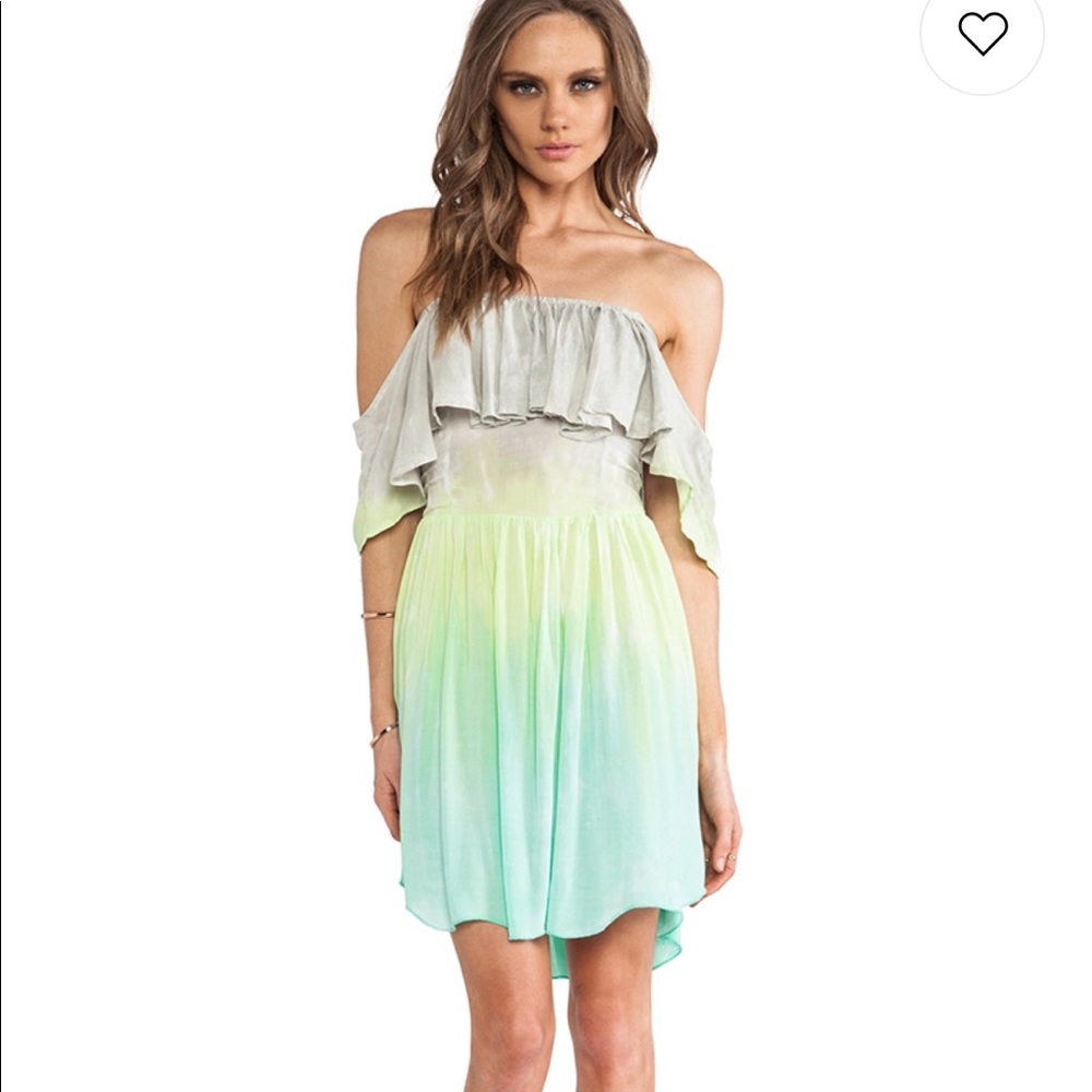 🩵💚 REVOLVE BLUE LIFE The new romance dress from Revolve 🩵💚